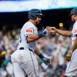 ‘Big Dumper’ puts end to Brewers’ win streak, prevents burger giveaway