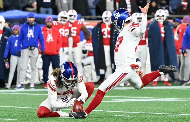 Watch: Giants have epic fail on field goal attempt