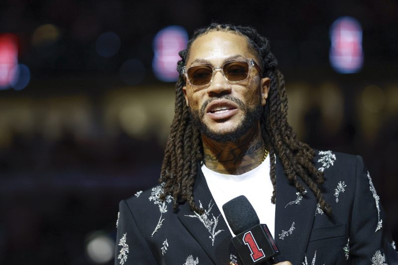 Derrick Rose honored by Chicago Bulls in emotional jersey retirement